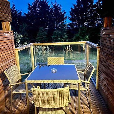 Brownberry Tree Serviced Apartment CBG Екстериор снимка