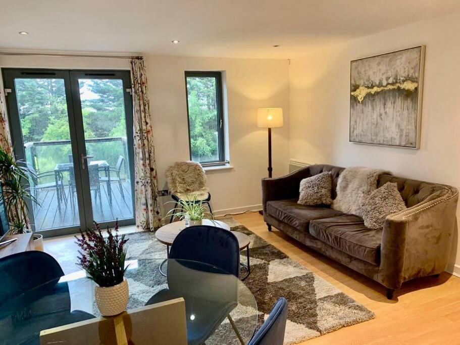 Brownberry Tree Serviced Apartment CBG Екстериор снимка