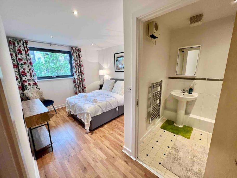 Brownberry Tree Serviced Apartment CBG Екстериор снимка