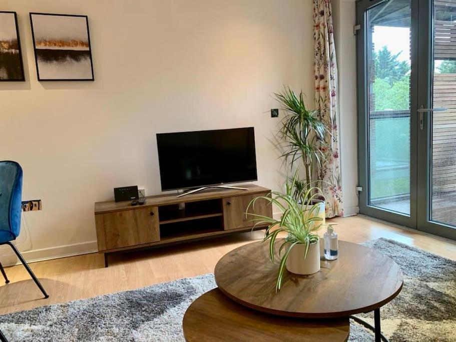 Brownberry Tree Serviced Apartment CBG Екстериор снимка