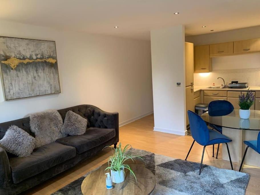 Brownberry Tree Serviced Apartment CBG Екстериор снимка