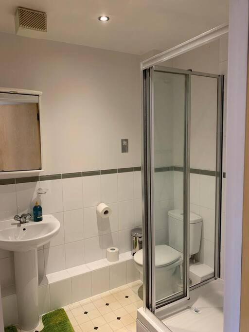 Brownberry Tree Serviced Apartment CBG Екстериор снимка