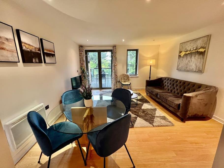 Brownberry Tree Serviced Apartment CBG Екстериор снимка