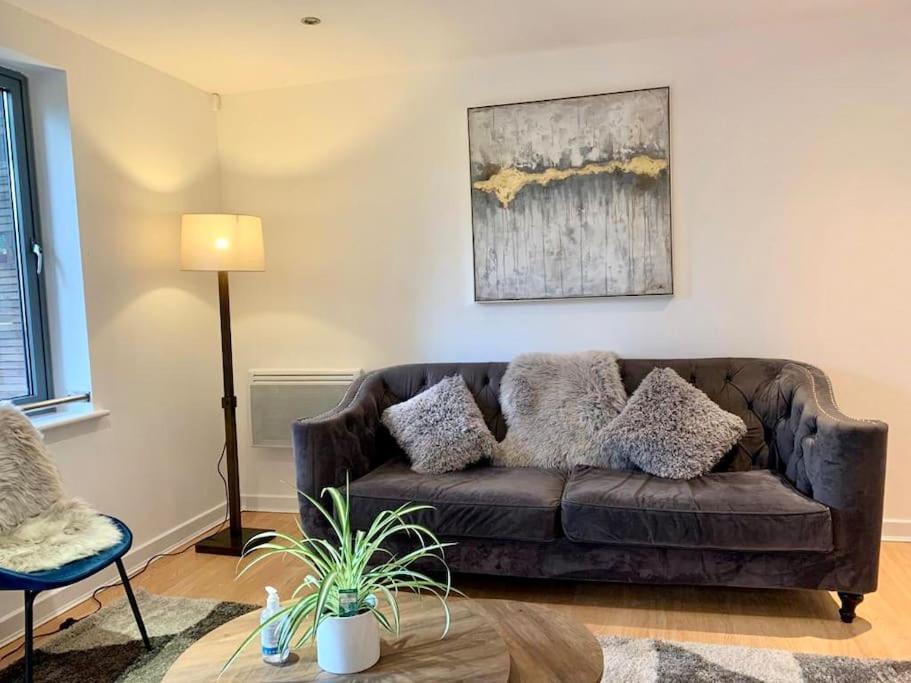 Brownberry Tree Serviced Apartment CBG Екстериор снимка